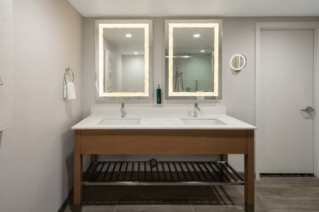 Фото Doubletree by Hilton Sacramento