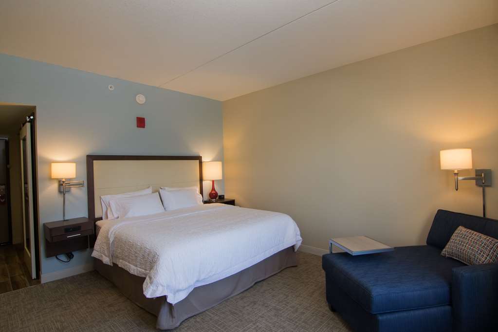 Фото Hampton Inn & Suites Tulsa Downtown