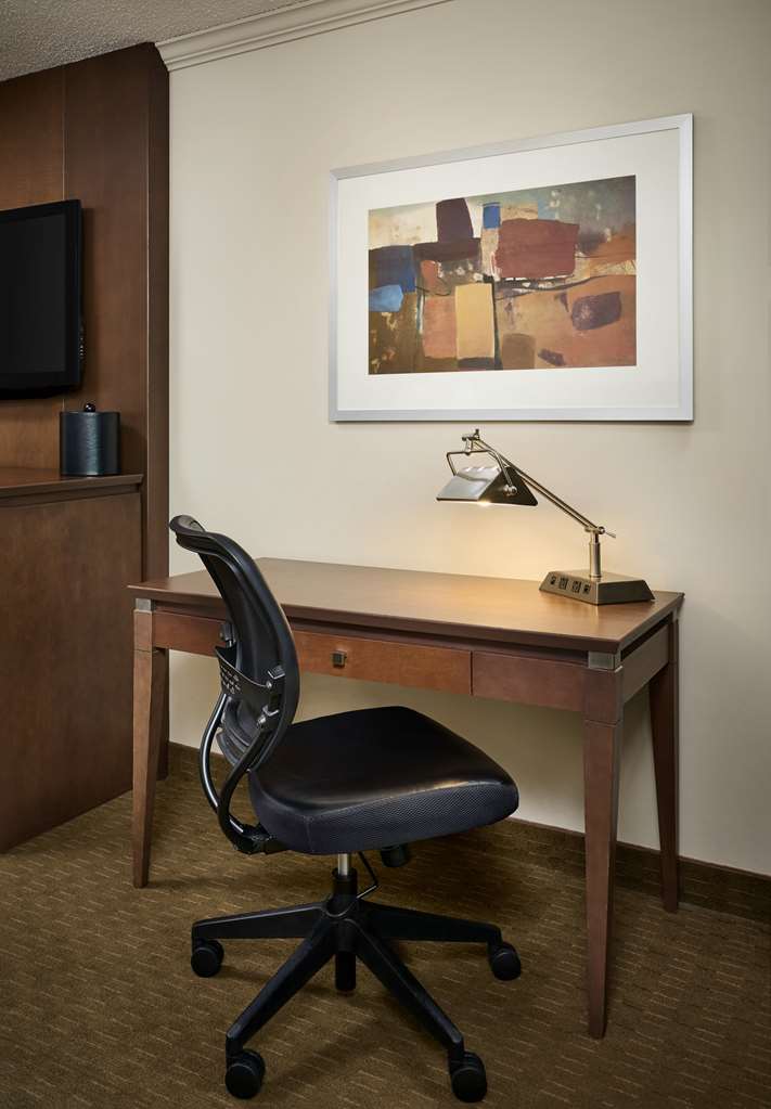 Фото Best Western Plus Lamplighter Inn & Conference Centre