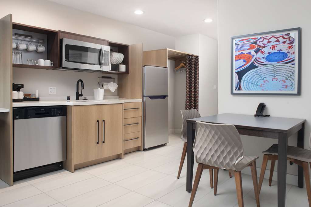 Фото Home2 Suites by Hilton Albuquerque Airport