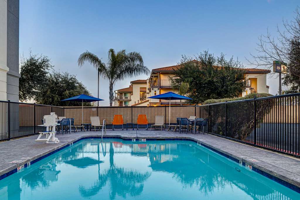 Фото Hampton Inn & Suites Tulare