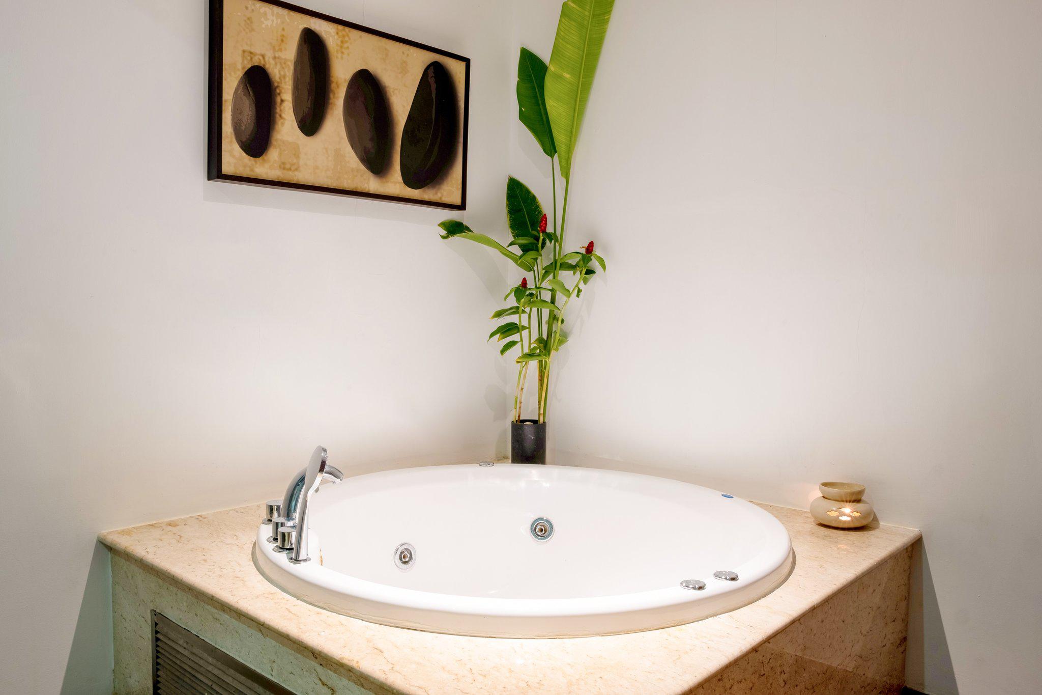 Фото Holiday Inn Resort Phuket Karon Beach, an Ihg Hotel