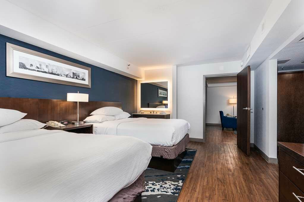 Фото Embassy Suites Indianapolis Downtown