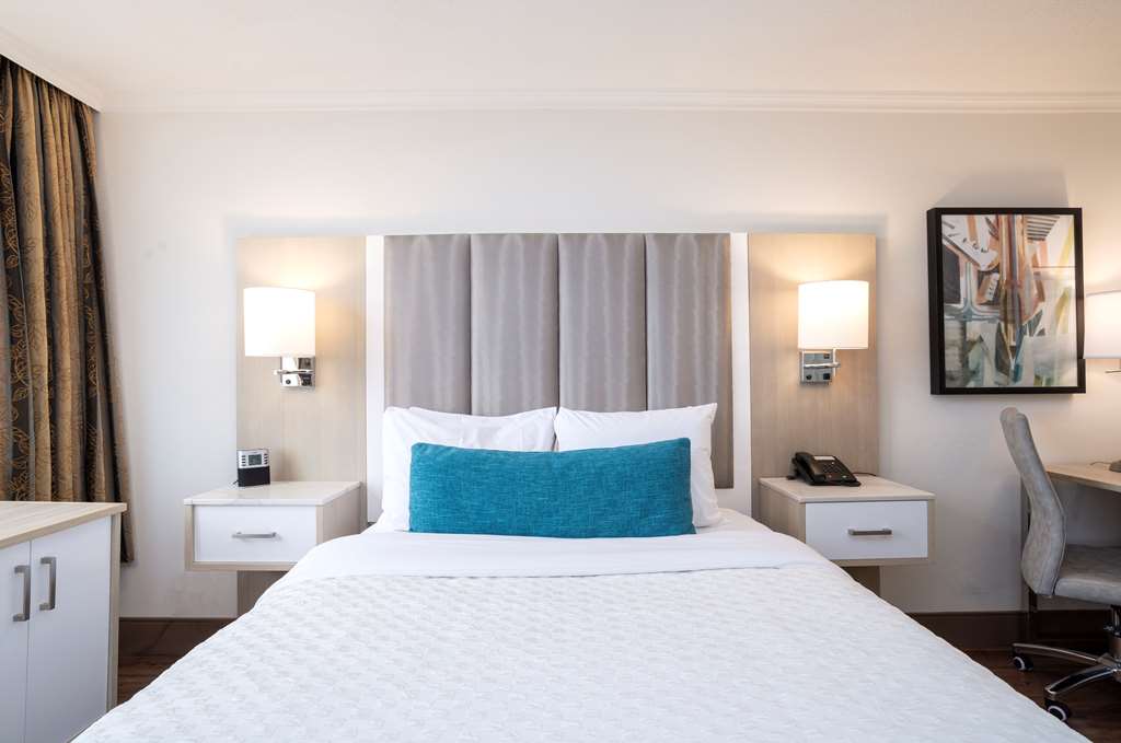 Фото Best Western Plus Dorchester Hotel