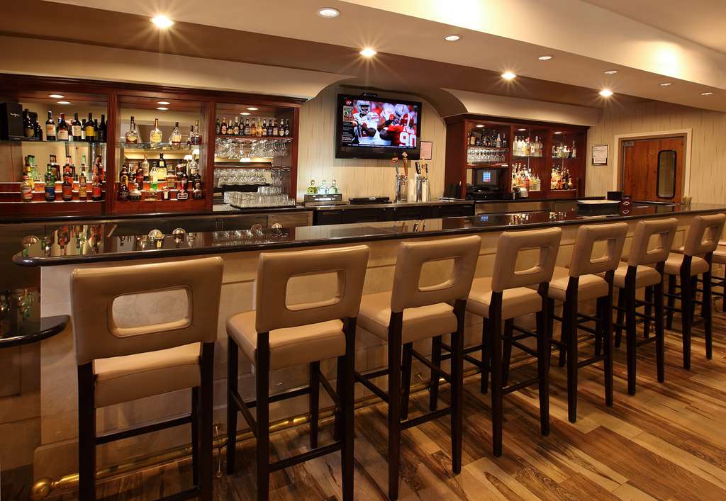 Фото DoubleTree by Hilton Claremont