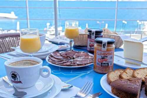Гостиница Hotel Le Neptune в Проприано