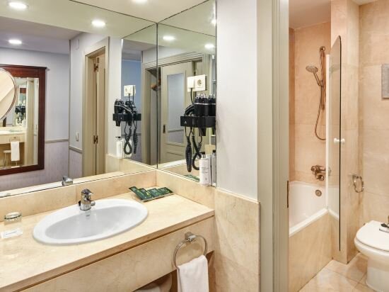 Фото Отель Sercotel Gran Hotel Conde Duque