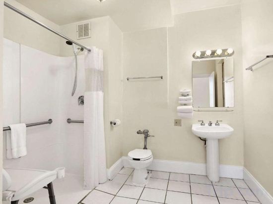 Фото Travelodge by Wyndham Downtown Chicago