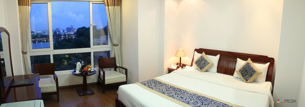 Фото Lakeside Palace Hotel