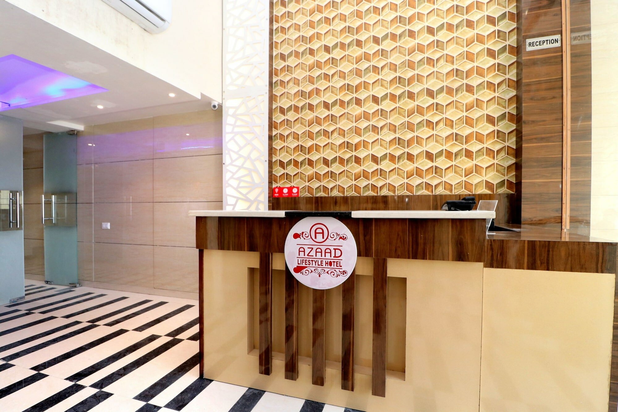 Фото Azaad Lifestyle Hotel by Oyo Rooms