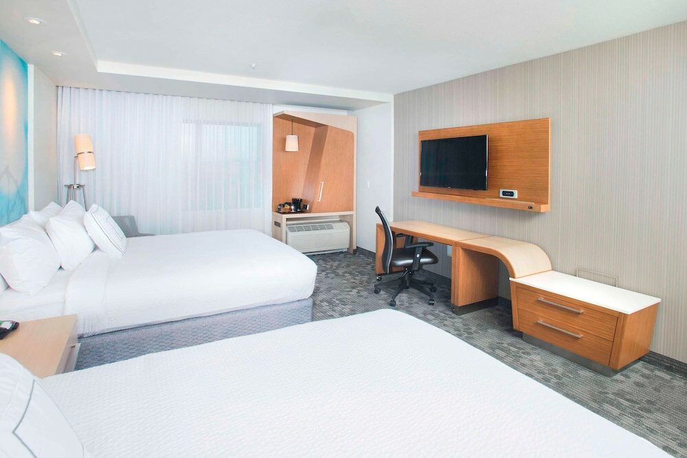Фото Courtyard by Marriott Redwood City