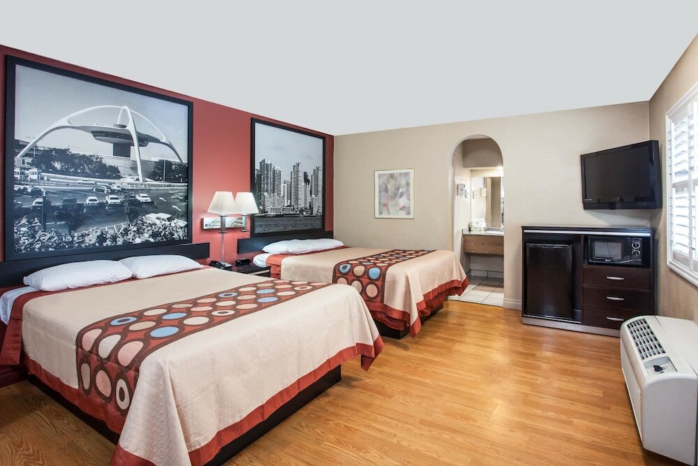 Фото Super 8 by Wyndham Pasadena/LA Area