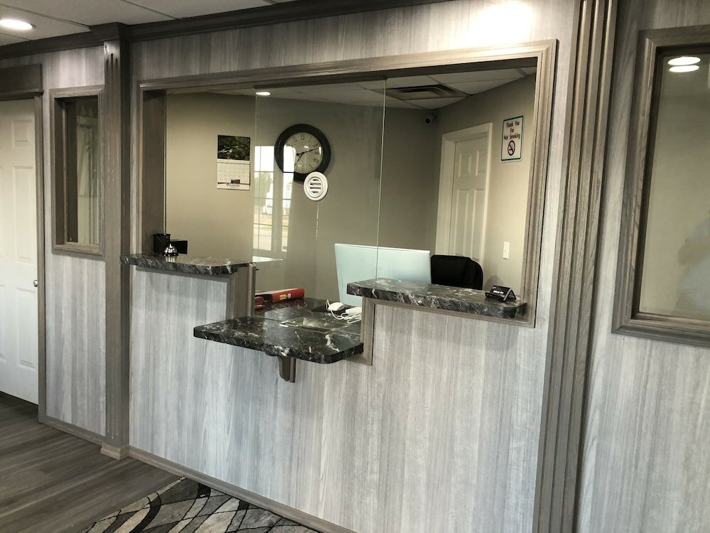 Фото Deluxe Inn & Suites By OYO Miami OK