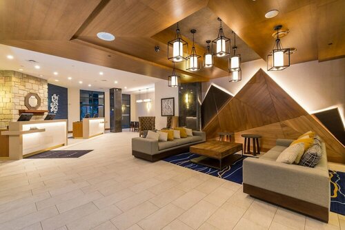 Гостиница Delta Hotels by Marriott Whistler Village Suites в Уистлере