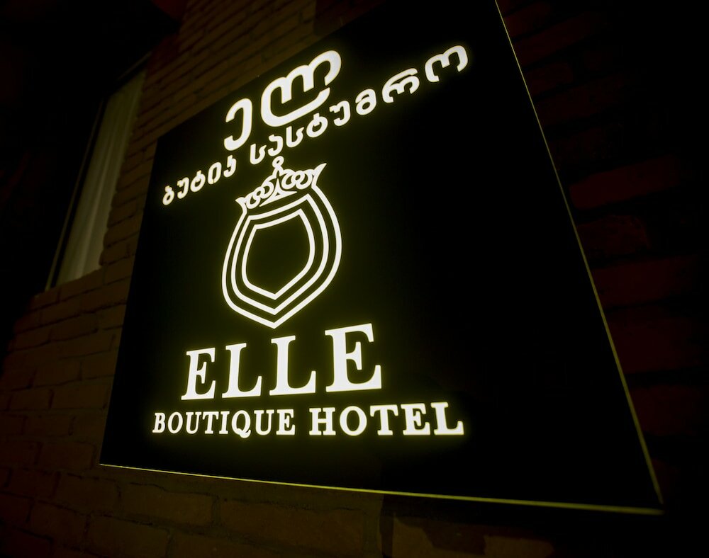 Elle - 10