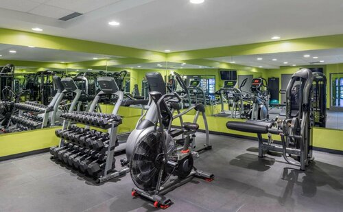 Гостиница Super 8 by Wyndham Winnipeg West в Виннипеге