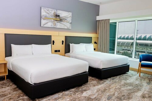 Гостиница Holiday Inn Express Dubai Airport в Дубае