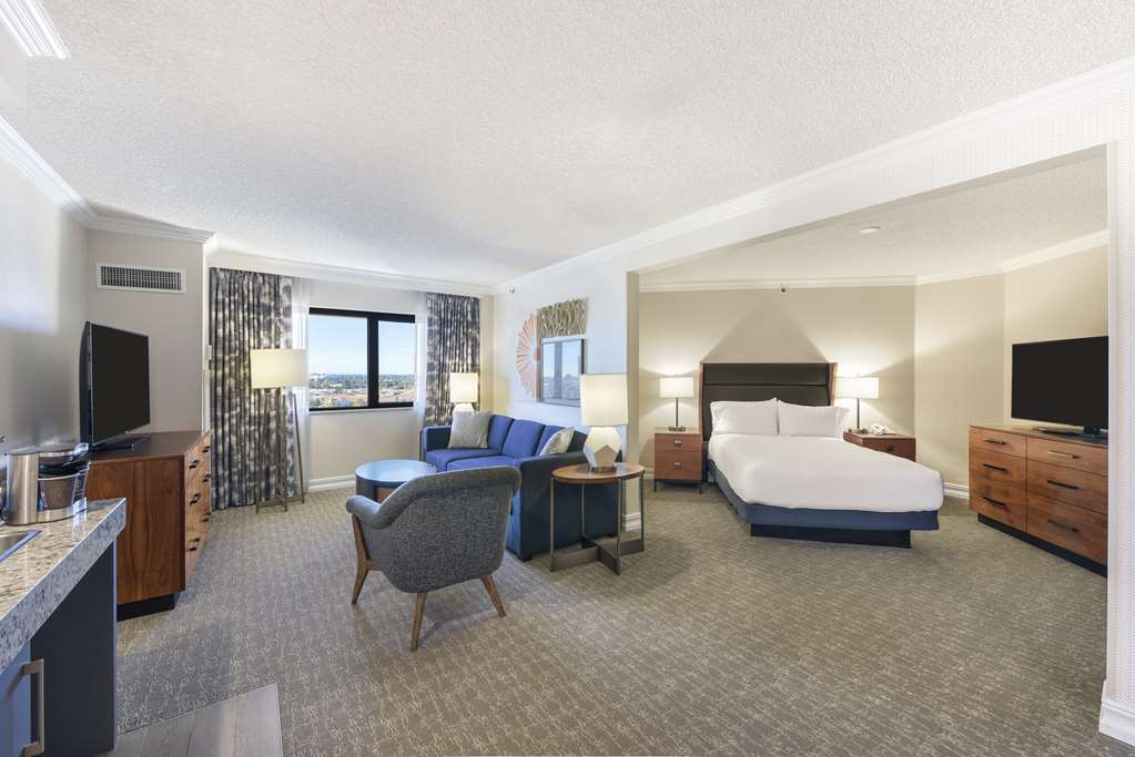 Фото Embassy Suites by Hilton Anaheim Orange