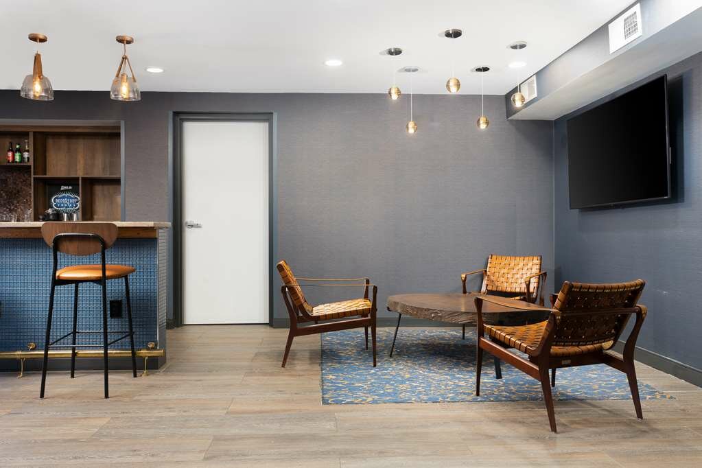 Фото Hotel Westport Kansas City, Tapestry Collection by Hilton