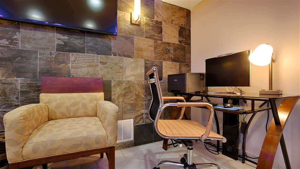 Фото Best Western The Inn & Suites Pacific Grove