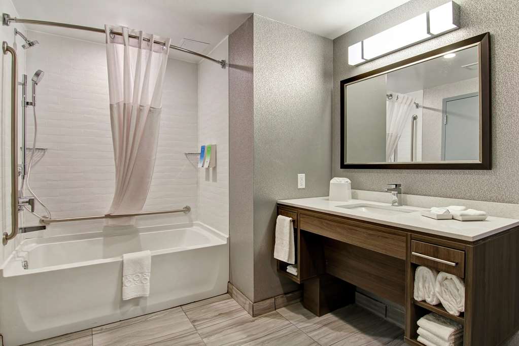 Фото Home2 Suites by Hilton Edmonton South
