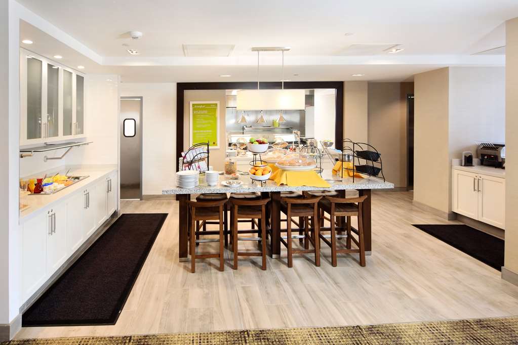 Фото Hilton Garden Inn Reagan National Airport