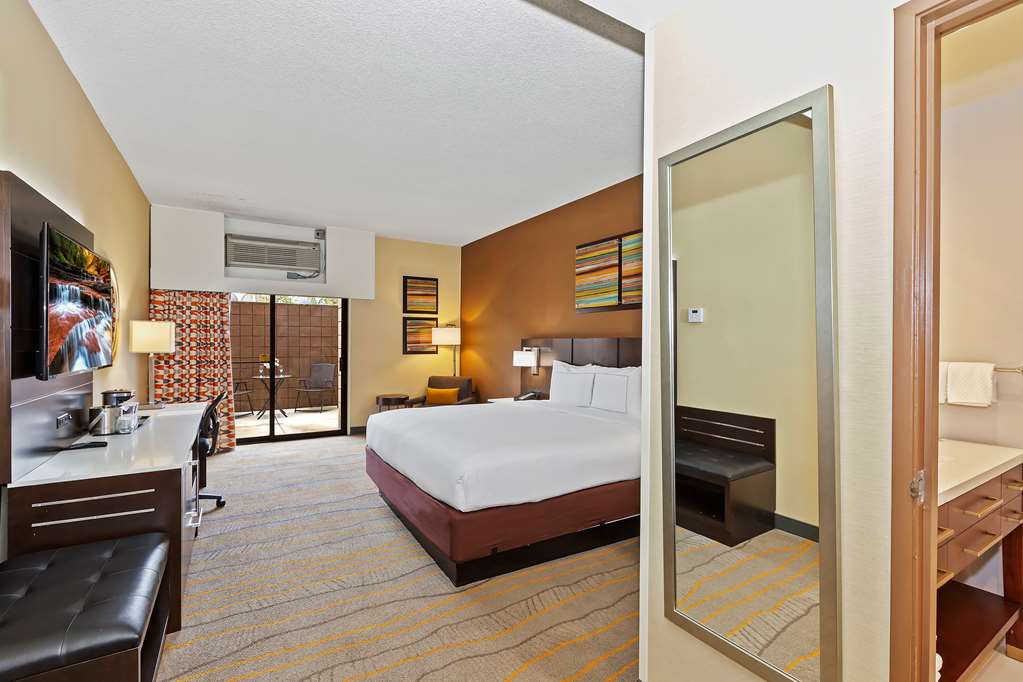 Фото Doubletree by Hilton Whittier Los Angeles