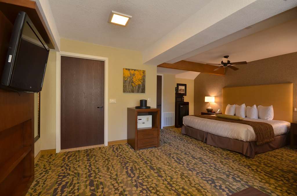 Фото Best Western The Inn & Suites Pacific Grove