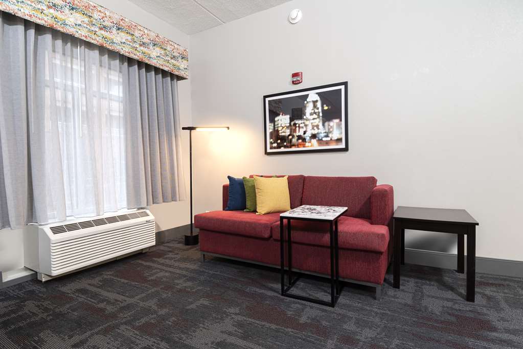 Фото Hampton Inn & Suites Raleigh Downtown