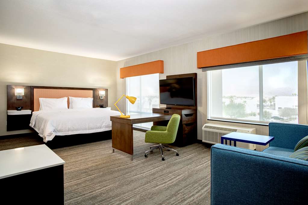 Фото Hampton Inn & Suites Indio