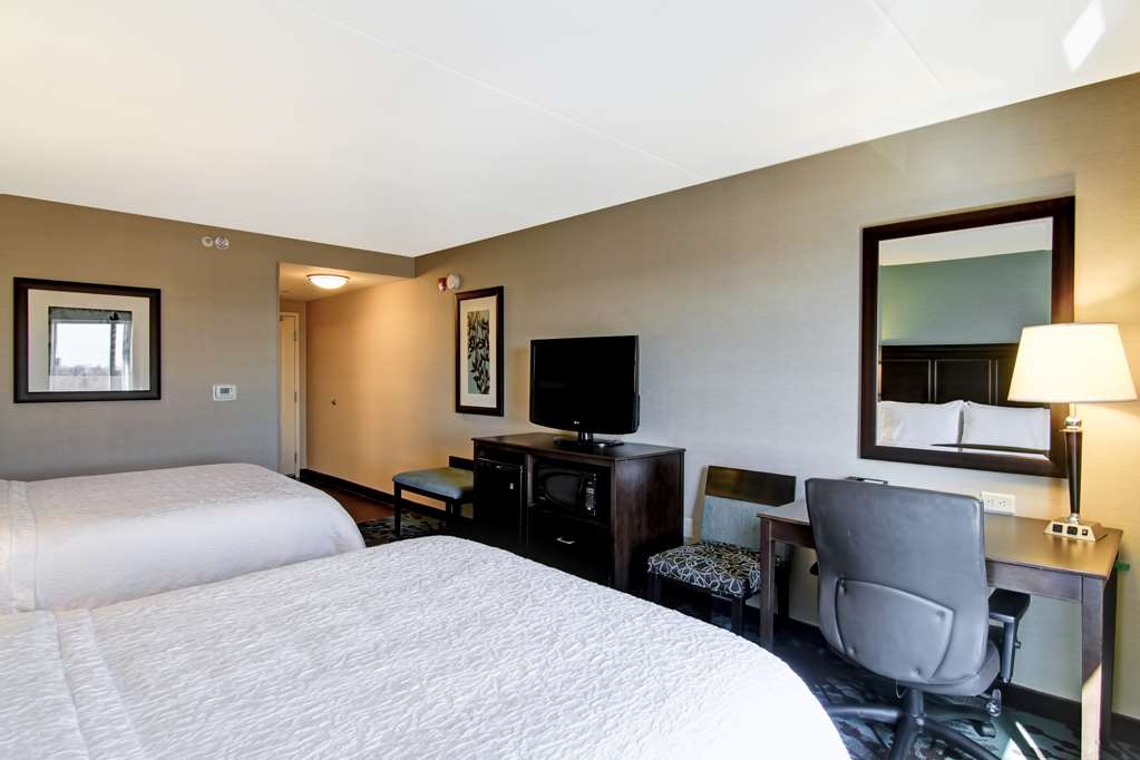 Фото Hampton Inn by Hilton Toronto Airport Corporate Centre
