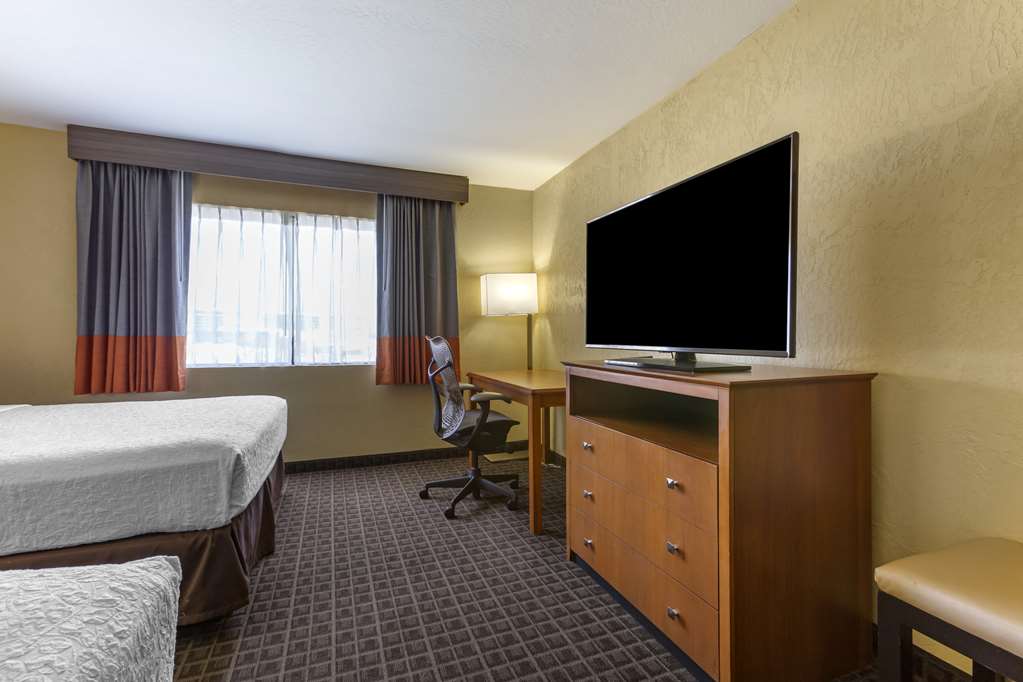 Фото Best Western Plus Scottsdale Thunderbird Suites