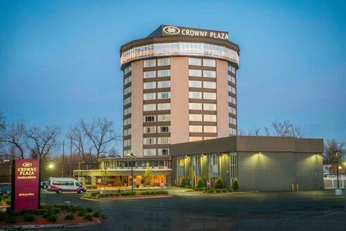 Гостиница Crowne Plaza Saddle Brook, an Ihg Hotel в Патерсоне