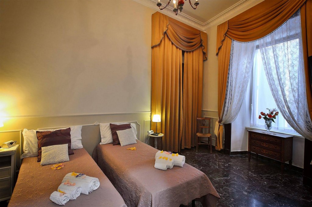 Фото Alibrandi Palace