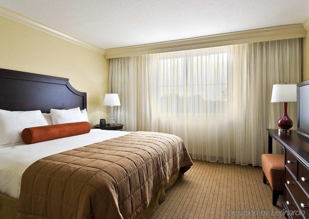 Фото Embassy Suites by Hilton Tampa Brandon