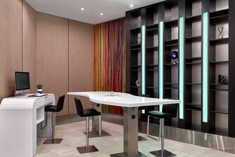 Фото Delta Edmonton Centre Suite Hotel