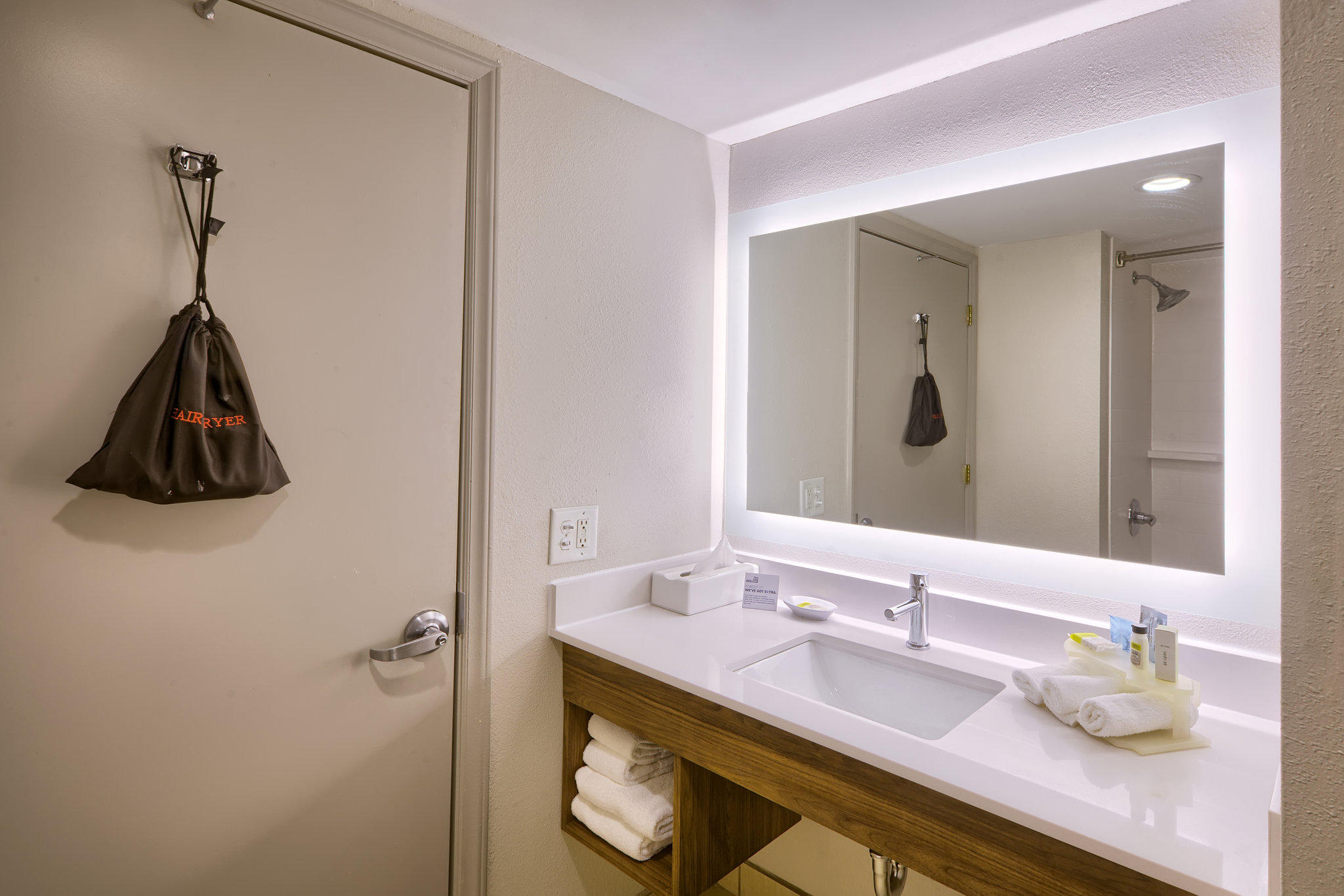 Фото Holiday Inn Express Hotel & Suites Raleigh-Wakefield, an Ihg Hotel