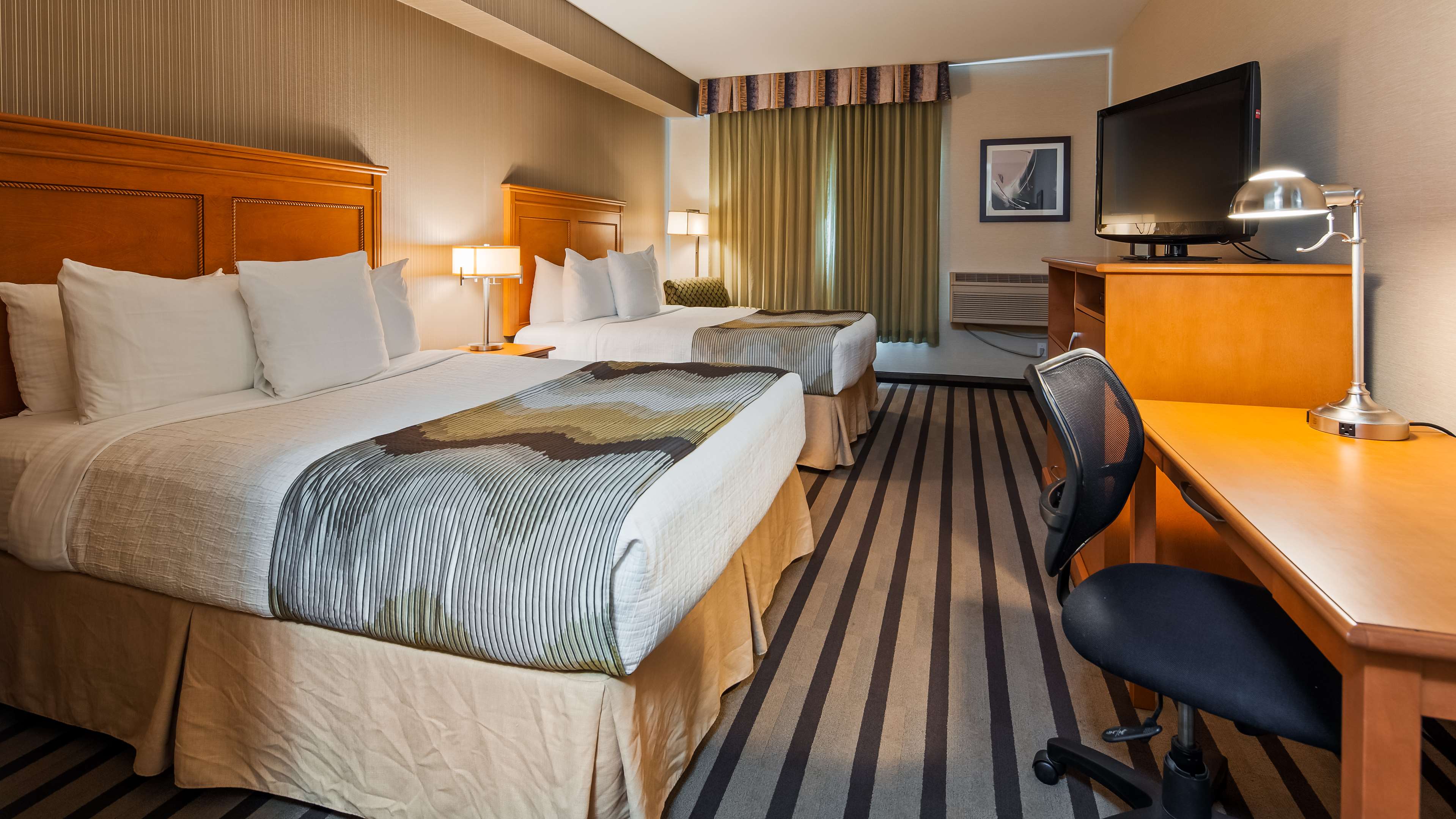 Фото Best Western King George Inn & Suites