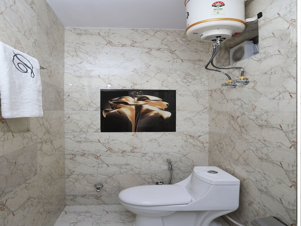 Фото Oyo 10877 Hotel R K Residency