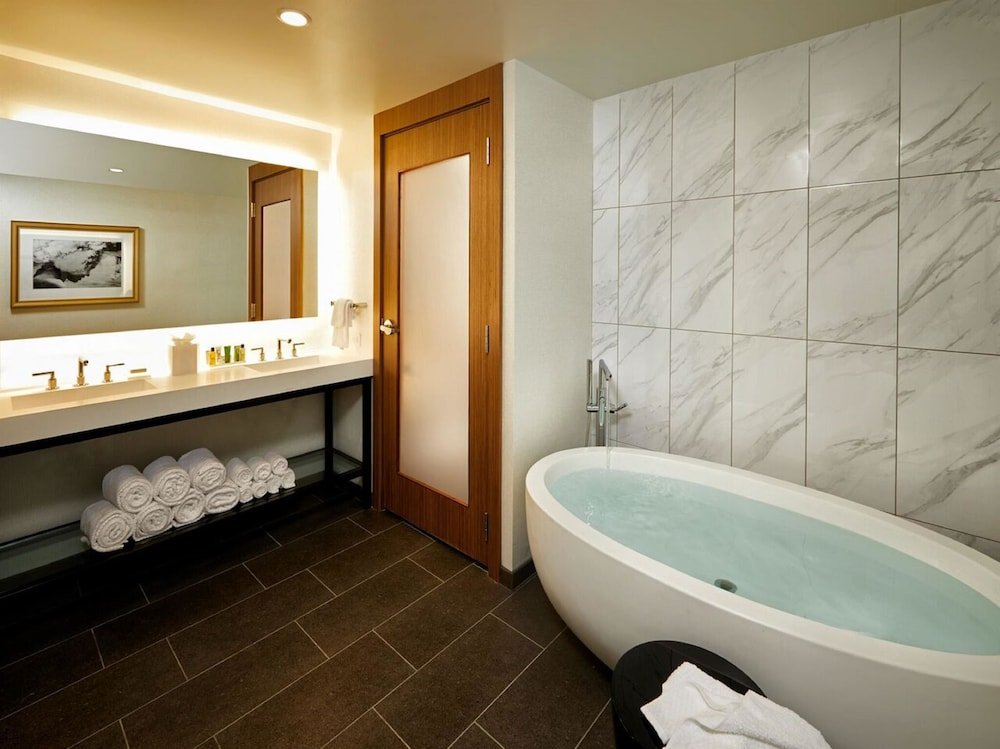 Фото Hilton Cleveland Downtown