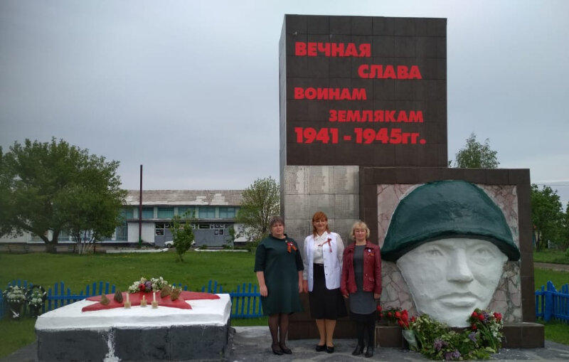 Anıt, heykel Стела Вечная слава воинам землякам, Saratovskaya oblastı, foto