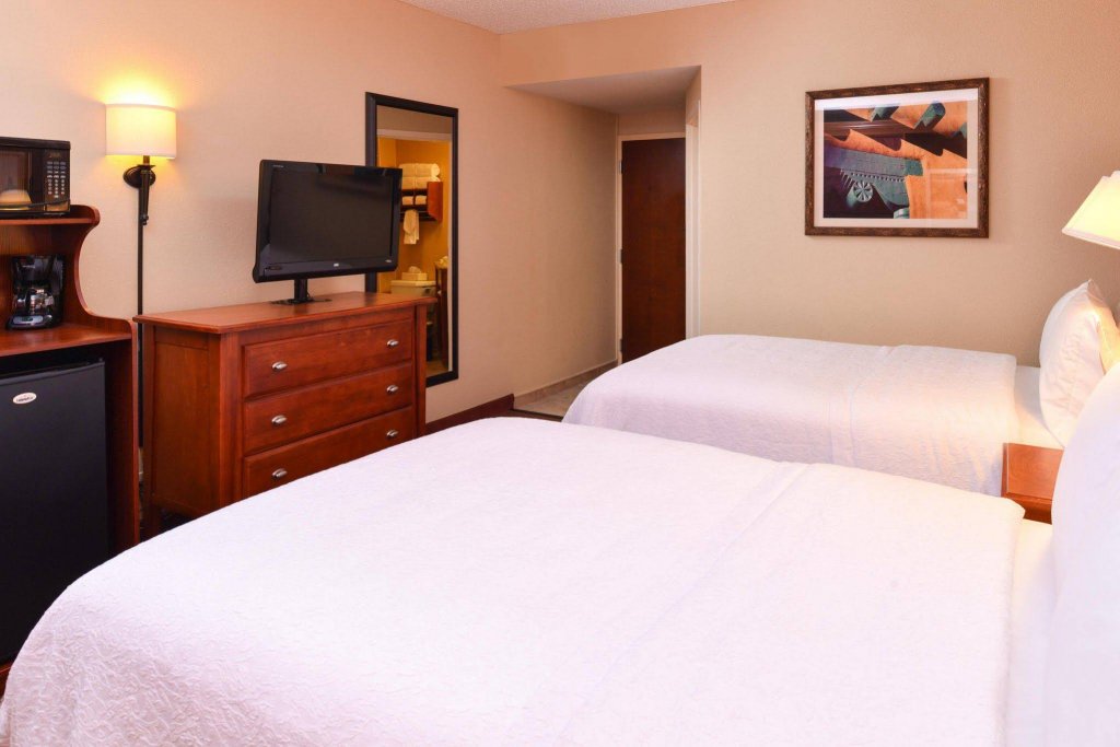 Фото Hampton Inn Albuquerque University Midtown