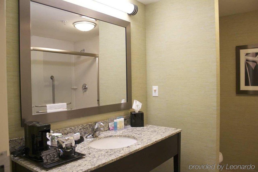 Фото Hampton Inn & x26; Suites Pensacola/Gulf Breeze