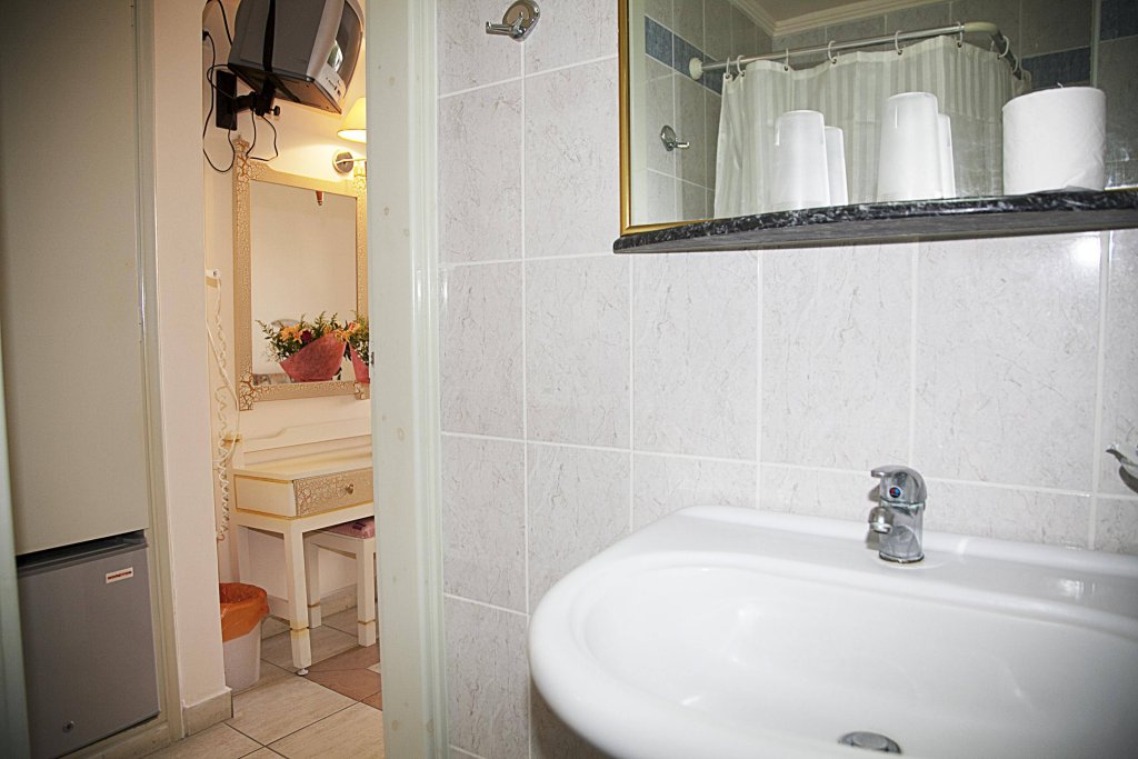 Фото Theonia Hotel