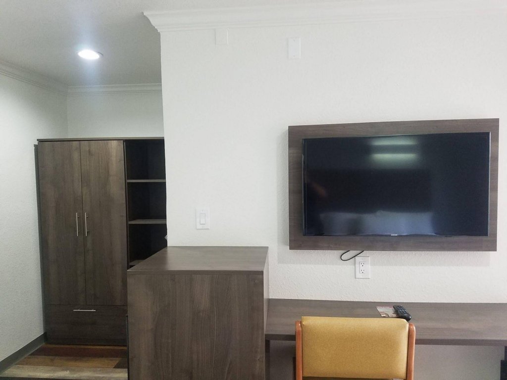 Фото Value Inn Bellflower