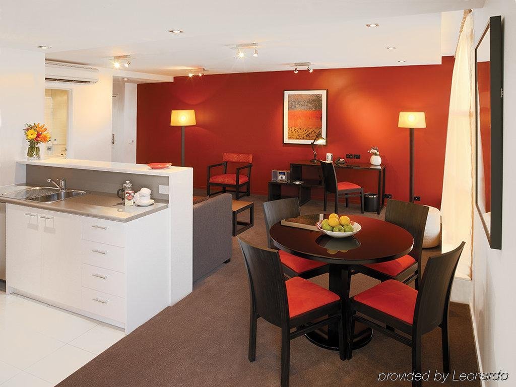 Фото Brady Apartment Hotel Flinders Street