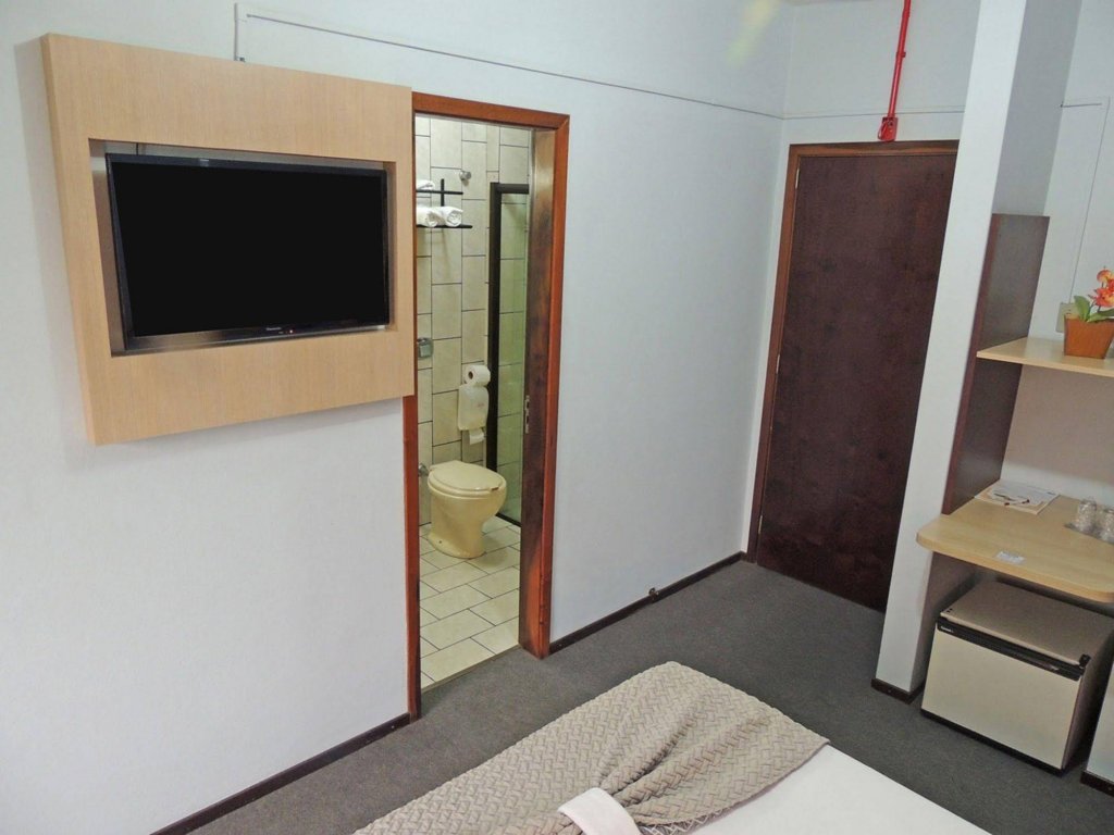 Фото Harbor Inn Jaraguá