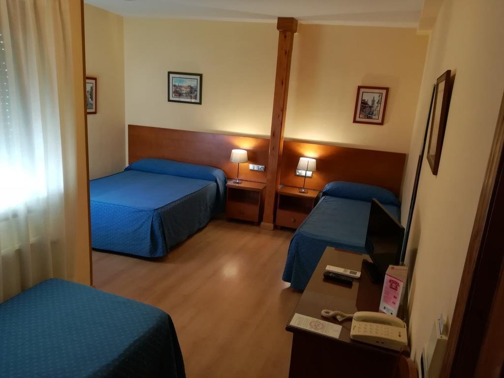 Фото Hostal Santo Tomé