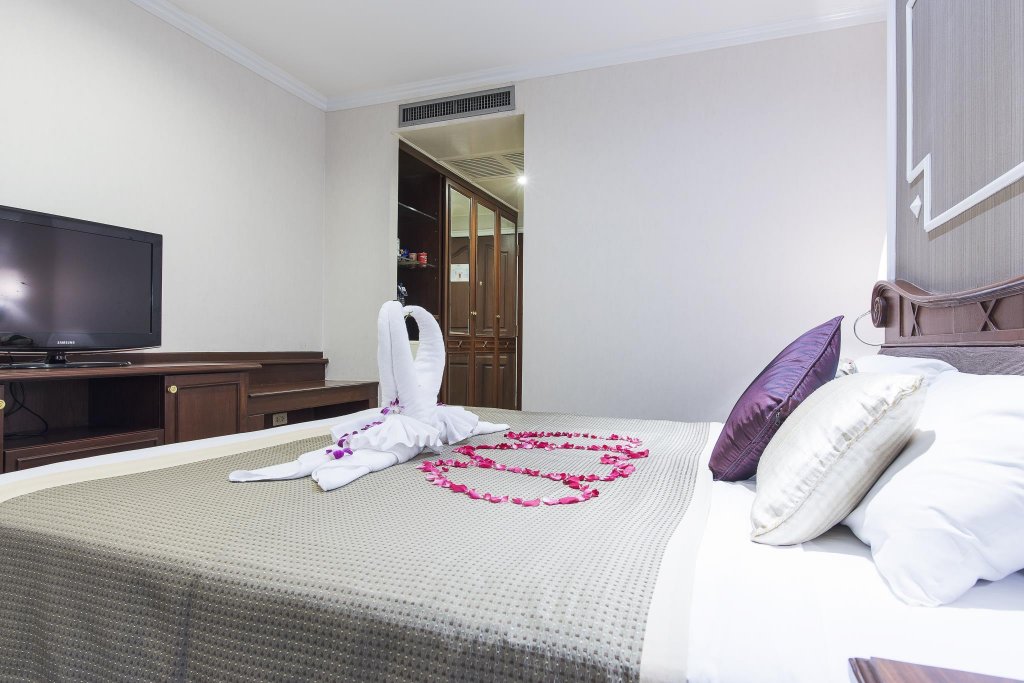 Фото Majestic Suites