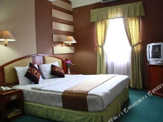 Фото Mega Matra Hotel